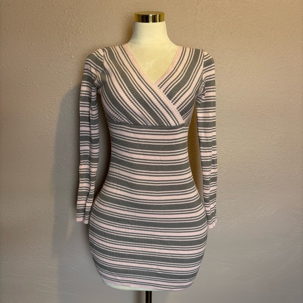 #0020‎ Say What? Black and White V-Neck Long Sleeve Bodycon Dress